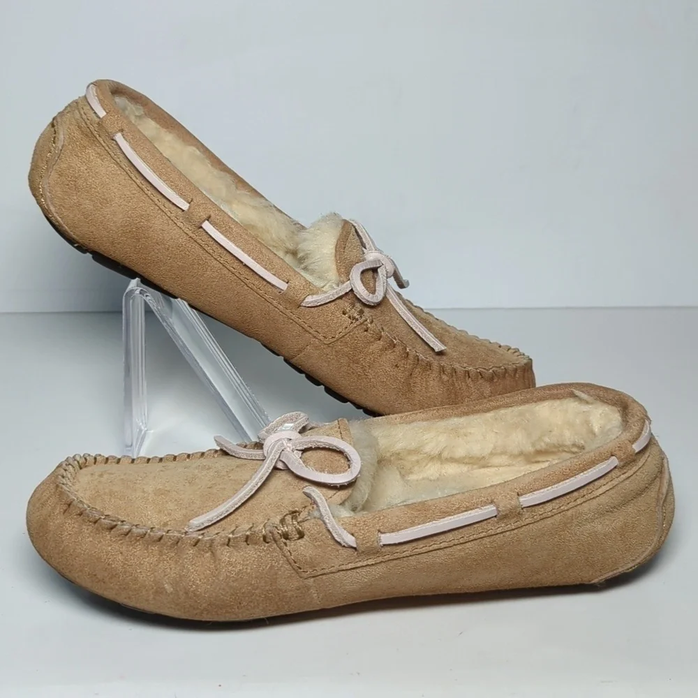 UGG Dakota suede sheepskin moccasin slippers woman's size 6 EU 37